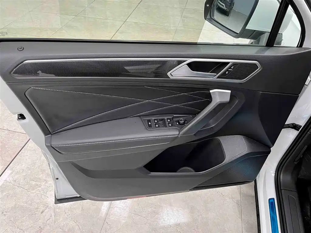 Volkswagen Tiguan L 2022 — фото 10