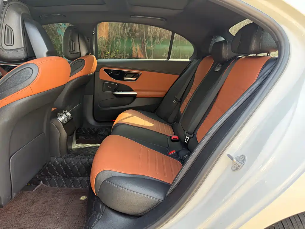 Mercedes-Benz C-Class 2023 — фото 13