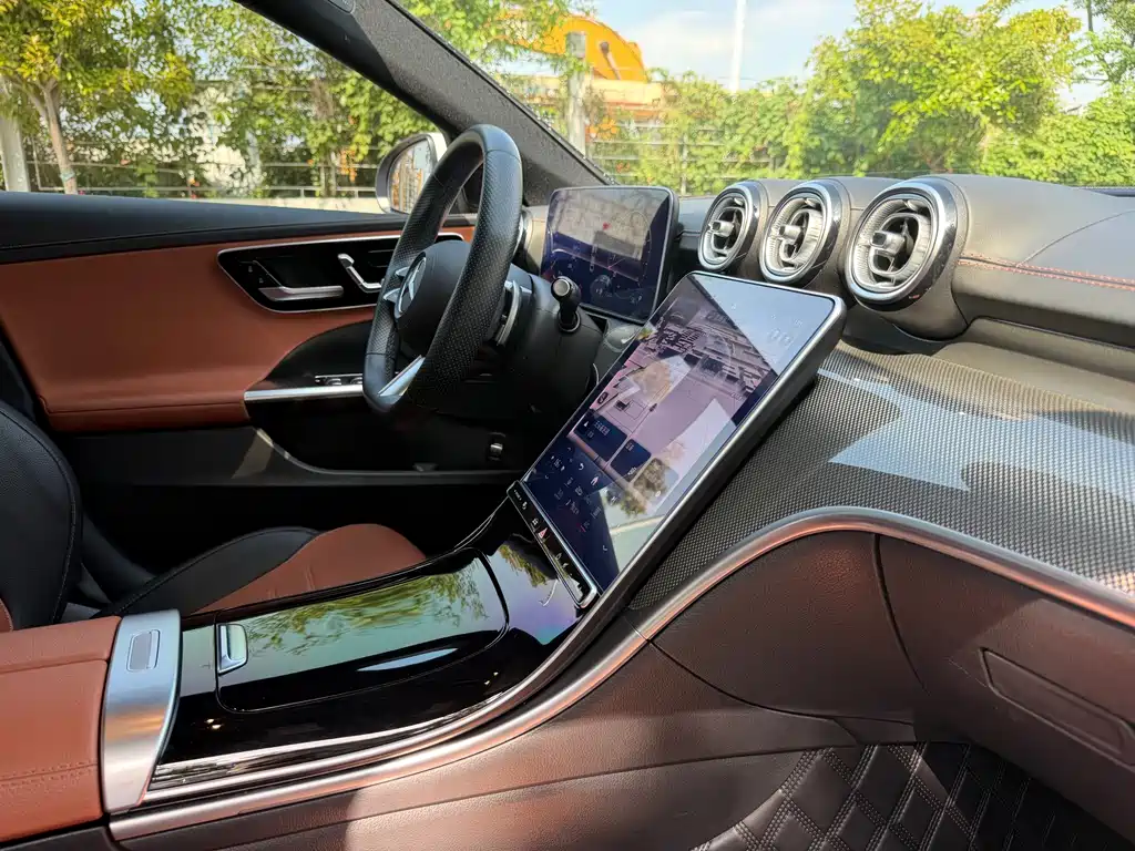 Mercedes-Benz C-Class 2023 — фото 11