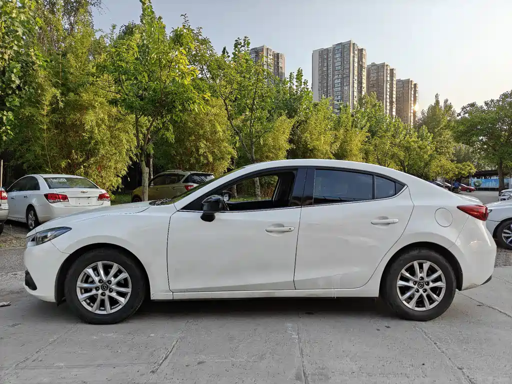 Mazda 3 Axela 2016