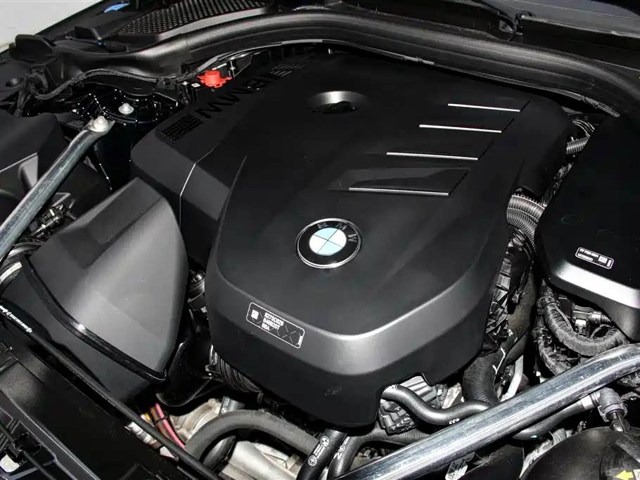 BMW 5 Series 2025 — фото 11