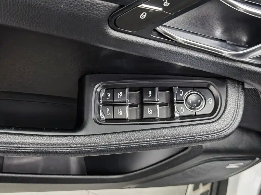 Porsche Macan 2015 — фото 9