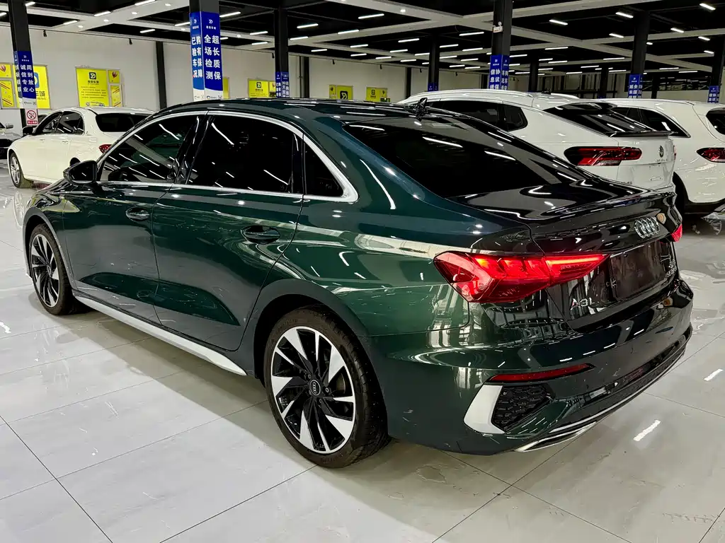 Audi A3 2023 — фото 10