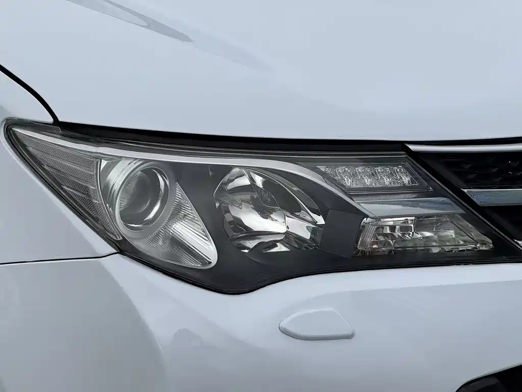Toyota RAV4 2014 — фото 17