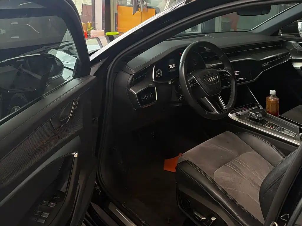 Audi A6L 2022