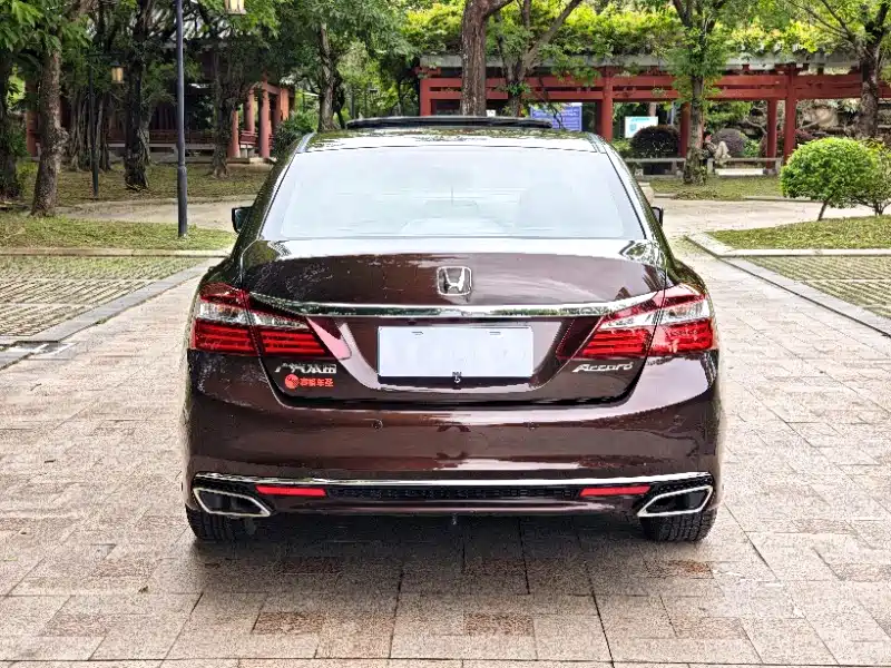 Honda Accord 2016 — фото 18