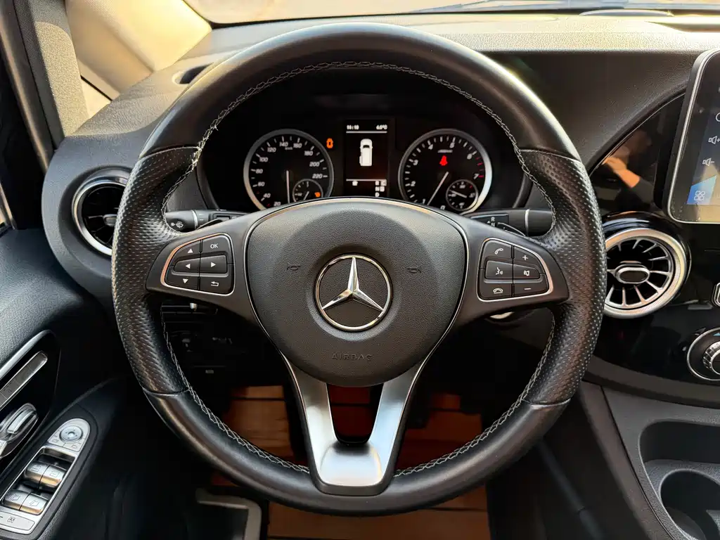 Mercedes-Benz Vito 2023 — фото 17