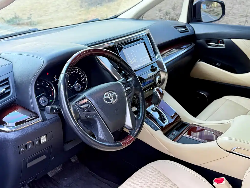Toyota Alphard 2017 — фото 15