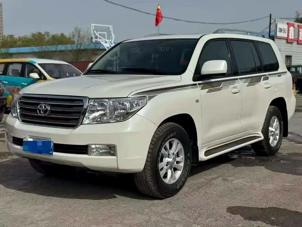 Toyota Land Cruiser 2012 — фото 1