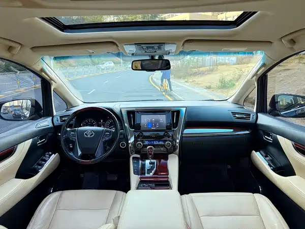 Toyota Alphard 2015