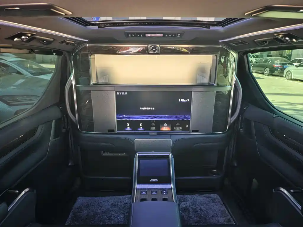 Lexus LM 2021 — фото 16