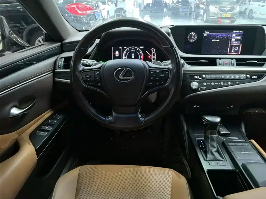Lexus ES 2021 — фото 11
