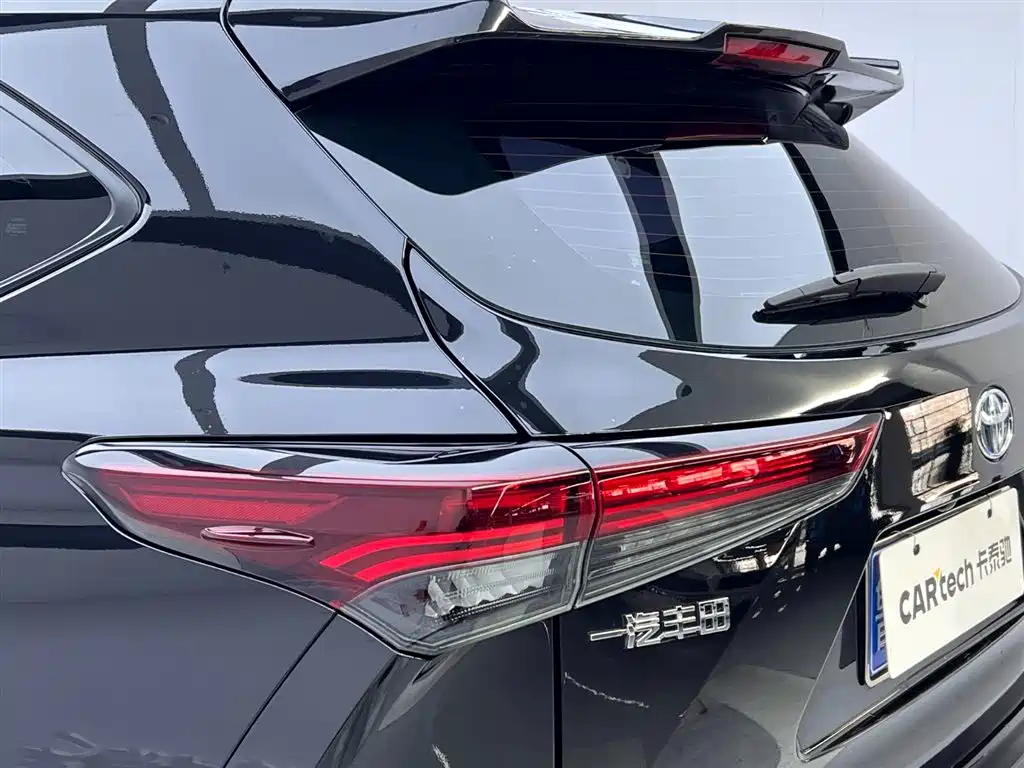 Toyota Crown Kluger 2024 — фото 10