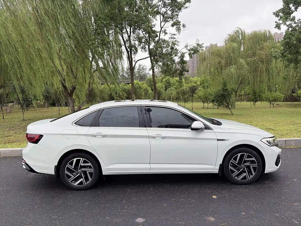 Volkswagen Sagitar 2022