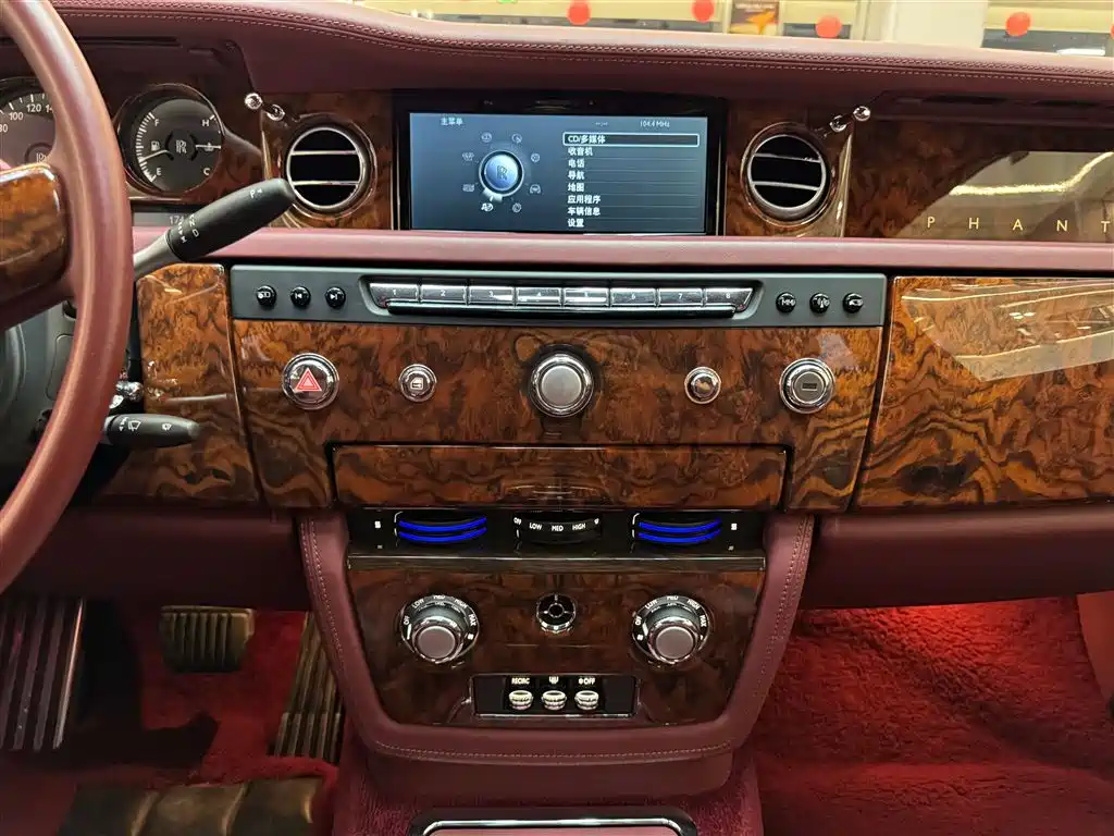 Rolls-Royce Phantom 2015 — фото 15