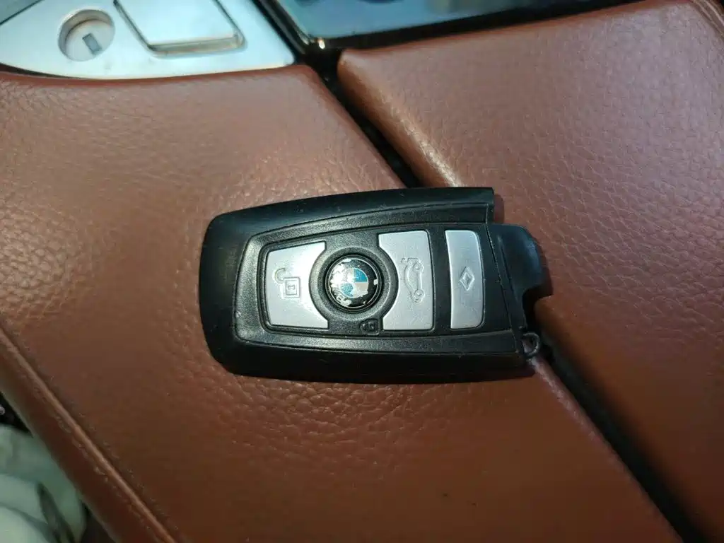 BMW 5 Series 2015 — фото 12