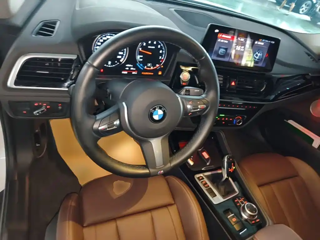 BMW 1 Series 2021 — фото 10