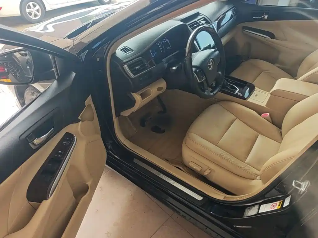 Toyota Camry 2017 — фото 16