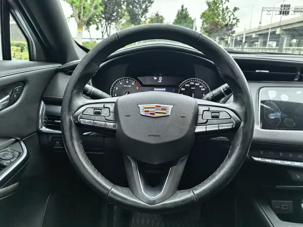 Cadillac XT4 2021 — фото 15