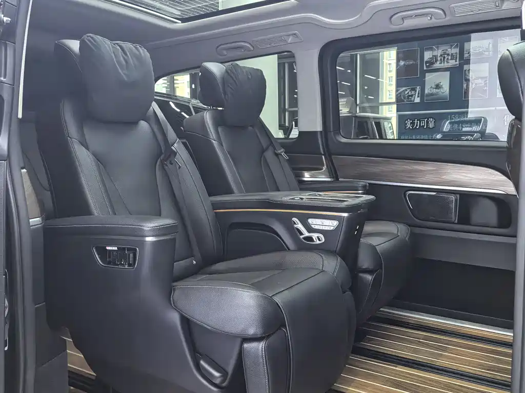 Mercedes-Benz V-Class 2021 — фото 13
