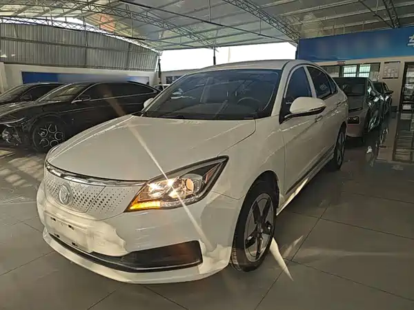 Dongfeng E70 2022