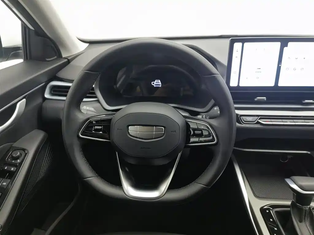 Geely Emgrand 2025 — фото 11