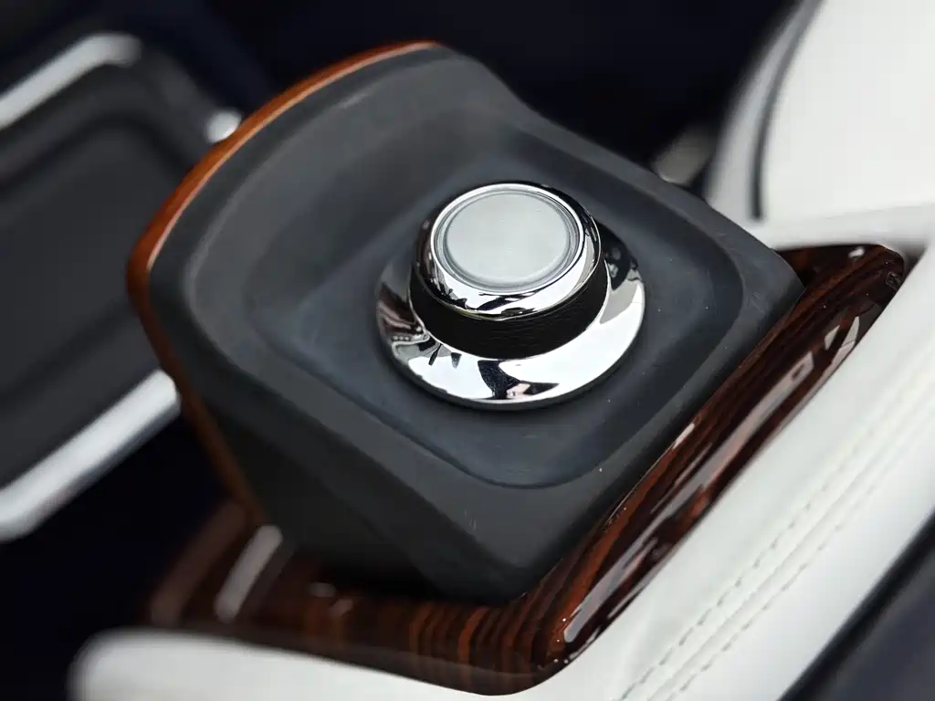 Rolls-Royce Phantom 2011 — фото 28