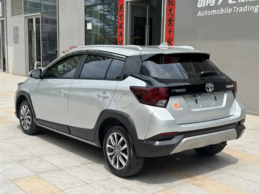 Toyota Yaris L 2021 — фото 8