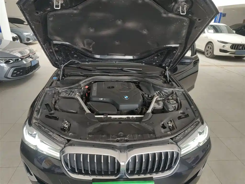 BMW 5 Series 2021 — фото 16