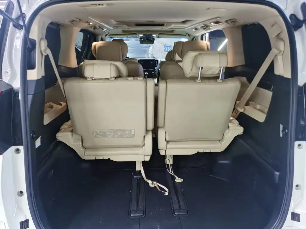 Toyota Alphard 2022 — фото 14