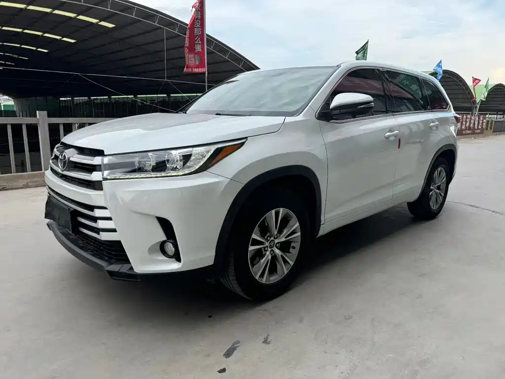 Toyota Highlander 2021 — фото 1