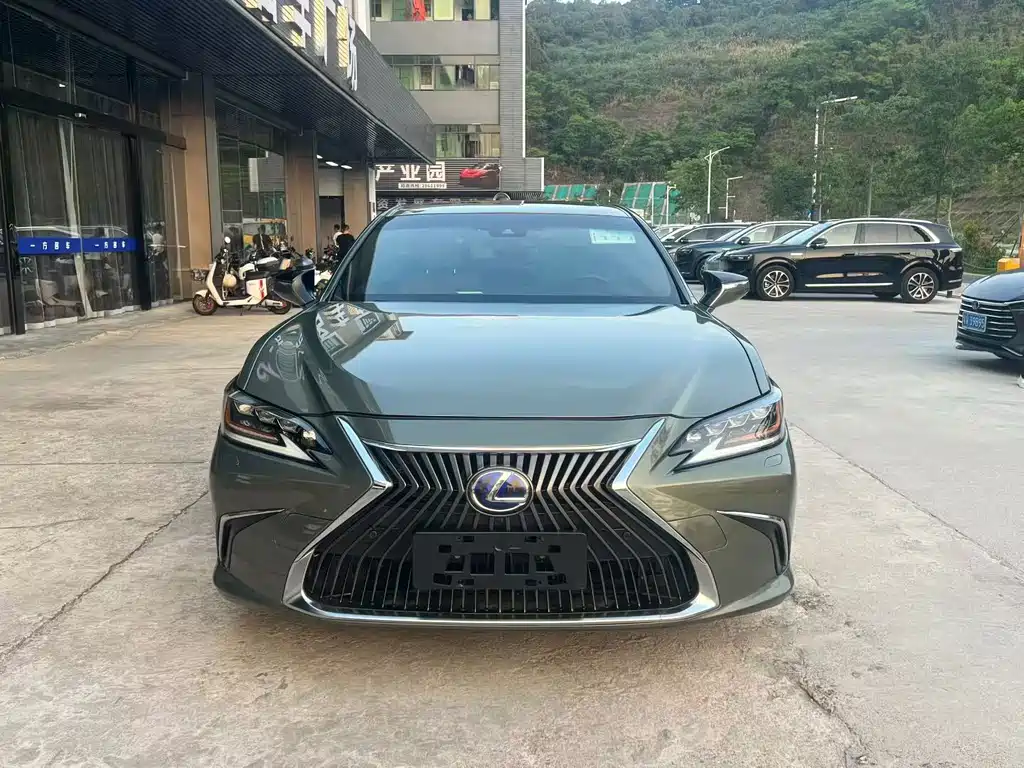 Lexus ES 2018