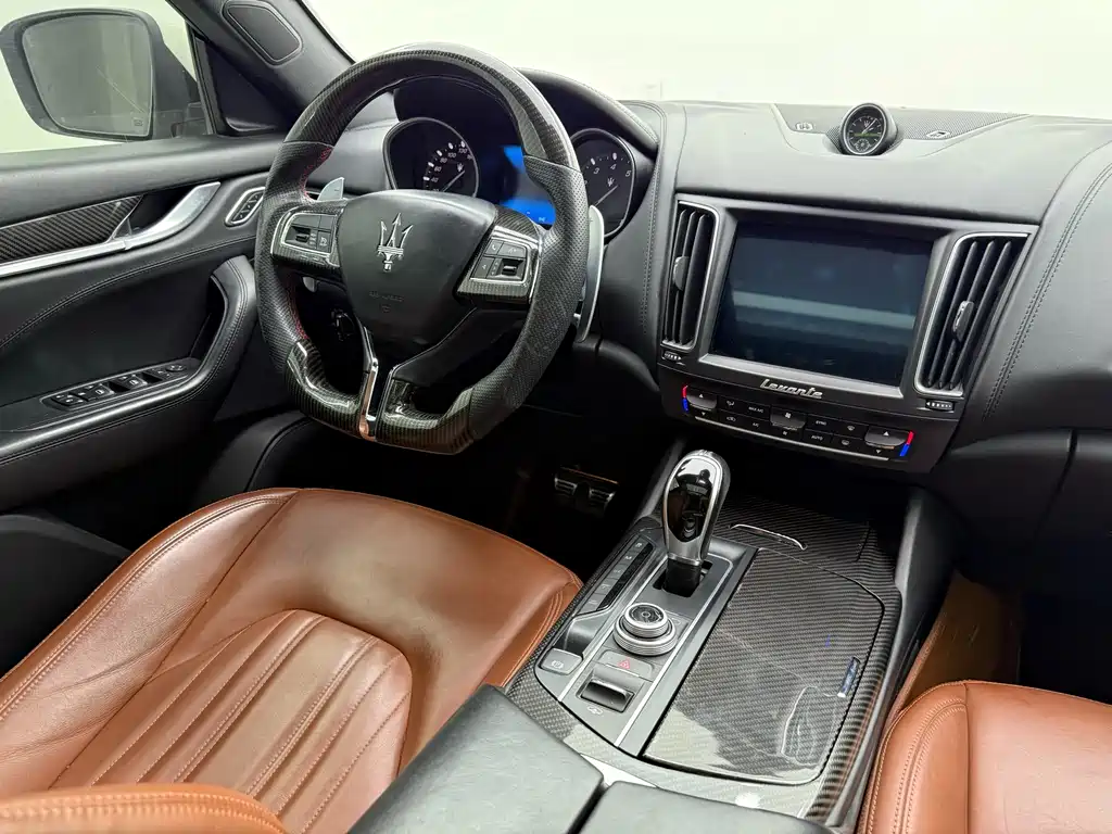 Maserati Levante 2017 — фото 12