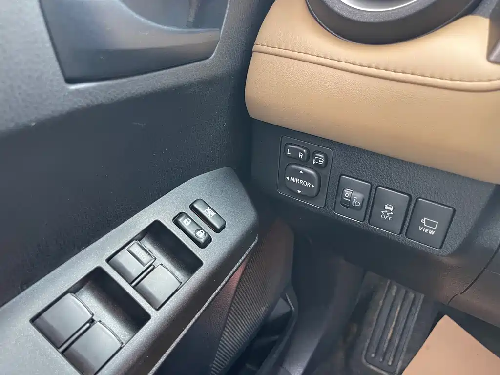 Toyota RAV4 2018 — фото 13