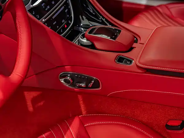 Aston Martin DB11 2019