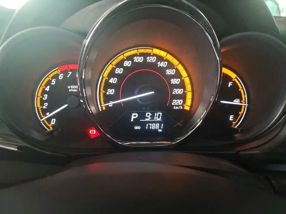 Toyota Yaris L 2023 — фото 3