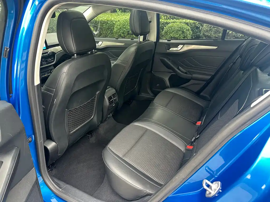 Ford Focus 2019 — фото 11