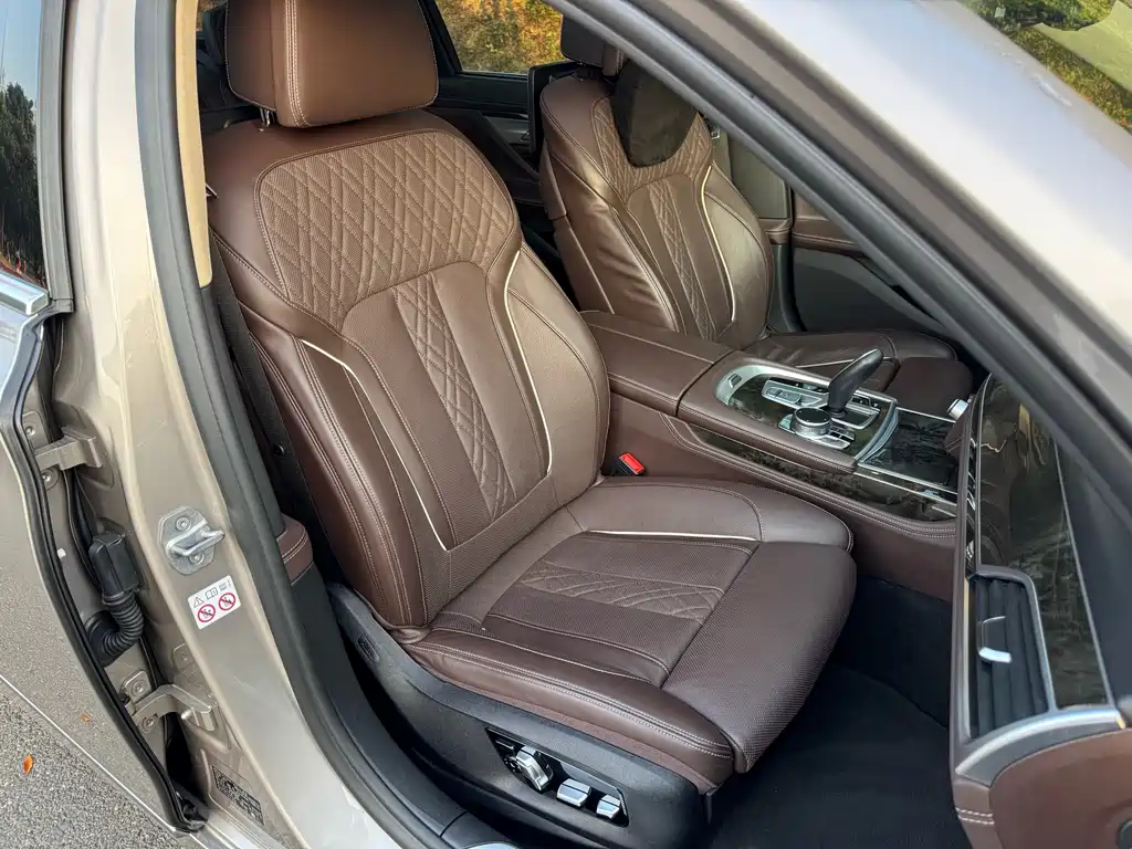 BMW 7 Series 2018 — фото 18