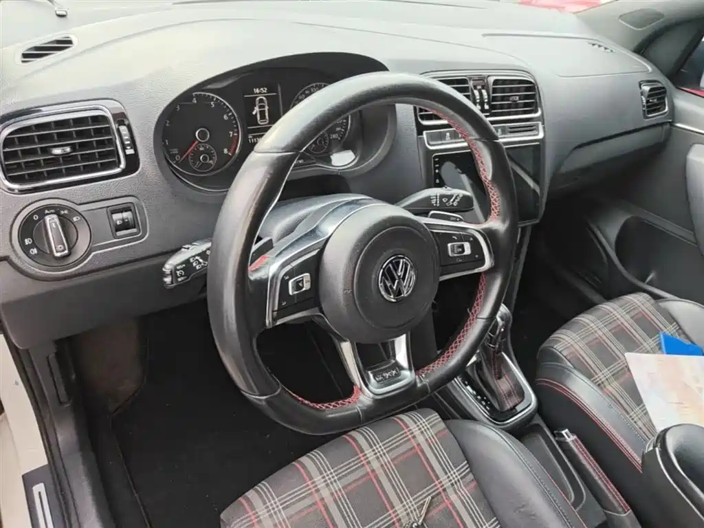 Volkswagen Polo 2016 — фото 11