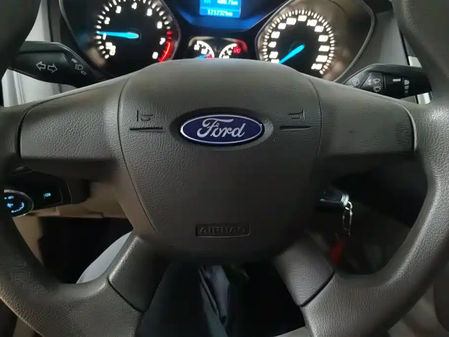 Ford Focus 2014 — фото 15
