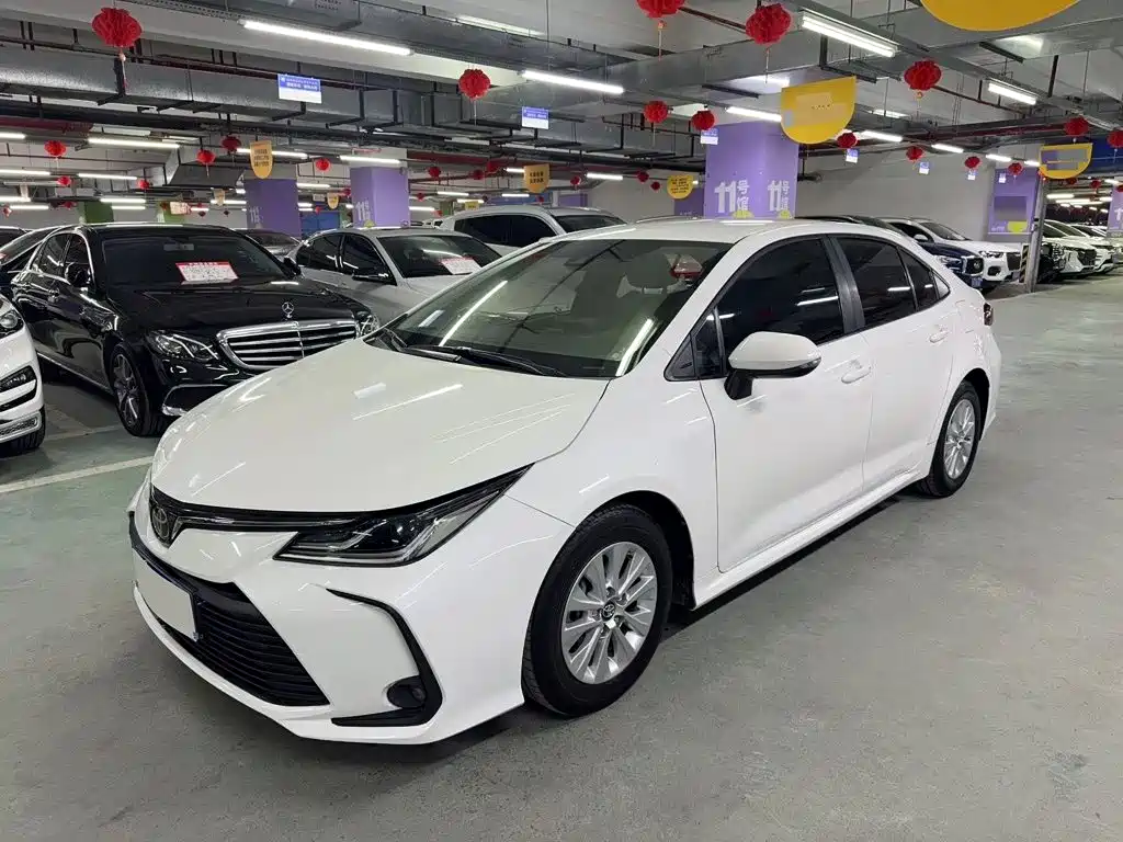 Toyota Corolla 2022 — фото 1