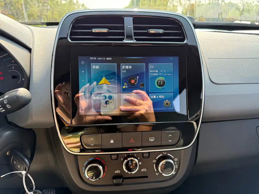 Renault Eno 2020 — фото 10