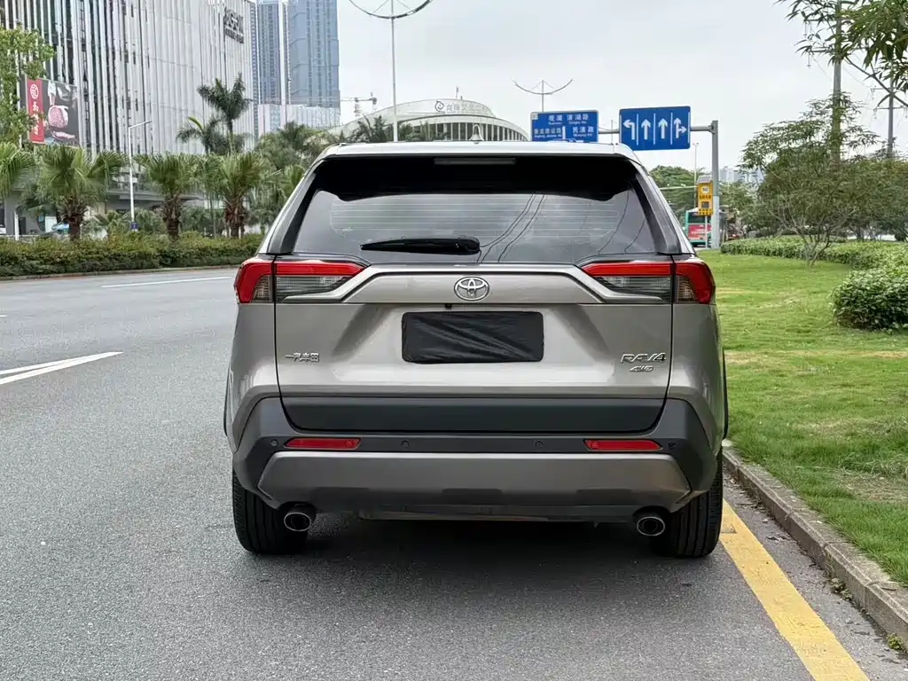 Toyota RAV4 2020 — фото 4