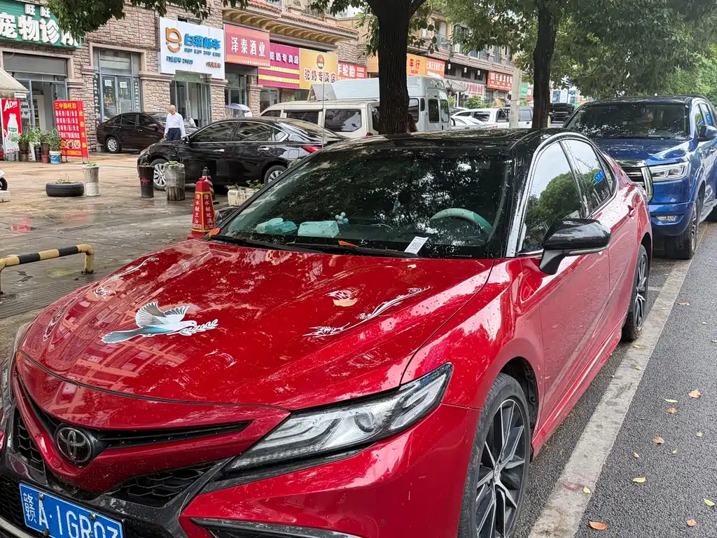 Toyota Camry 2022 — фото 2