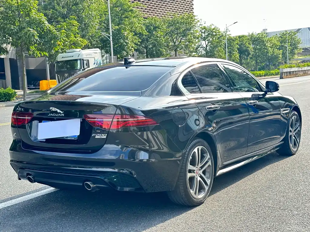 Jaguar XEL 2021 — фото 20