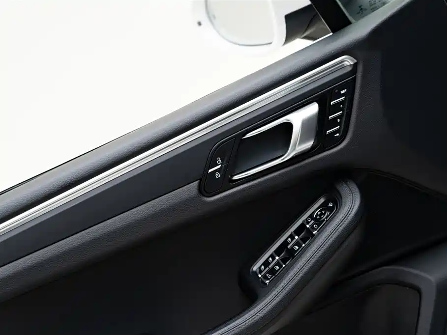 Porsche Macan 2019 — фото 15