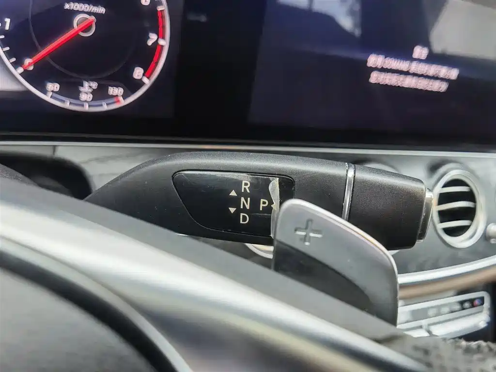 Mercedes-Benz E-Class 2017 — фото 13
