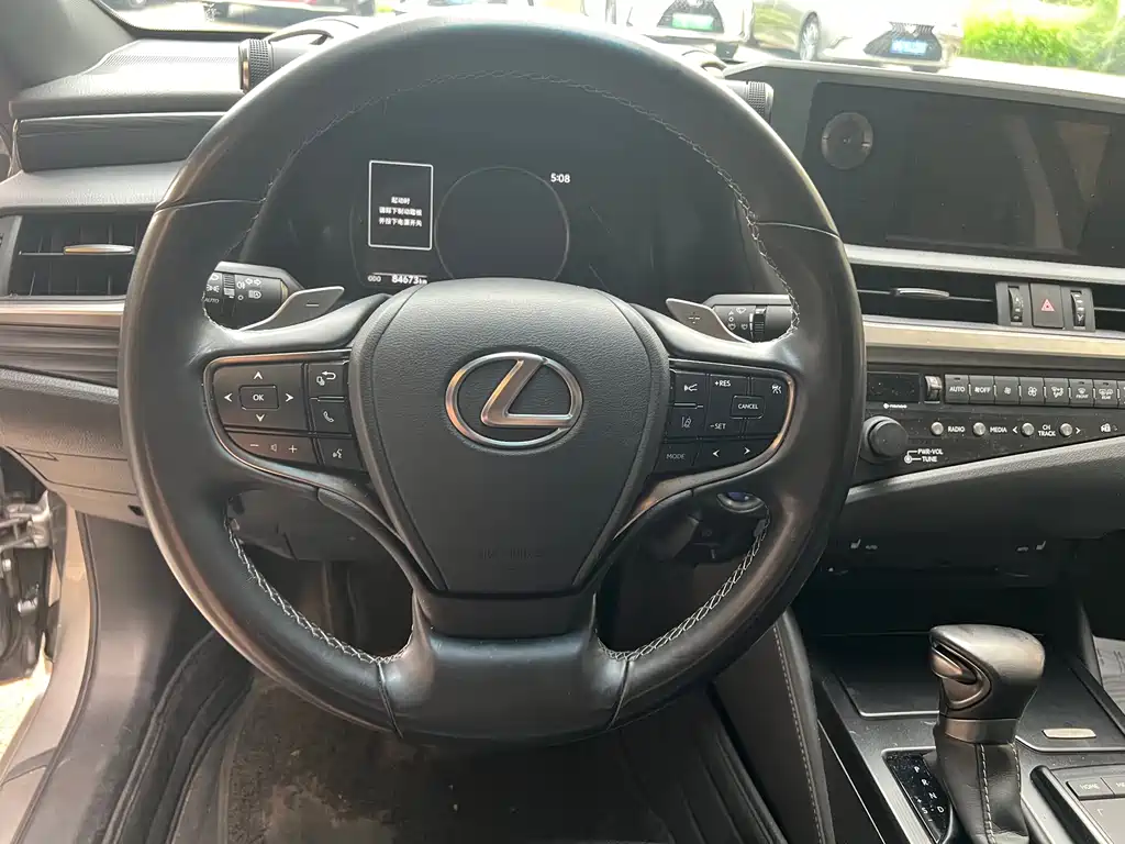 Lexus ES 2020 — фото 12