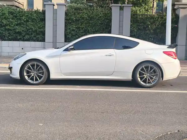 Hyundai Genesis Coupe 2012