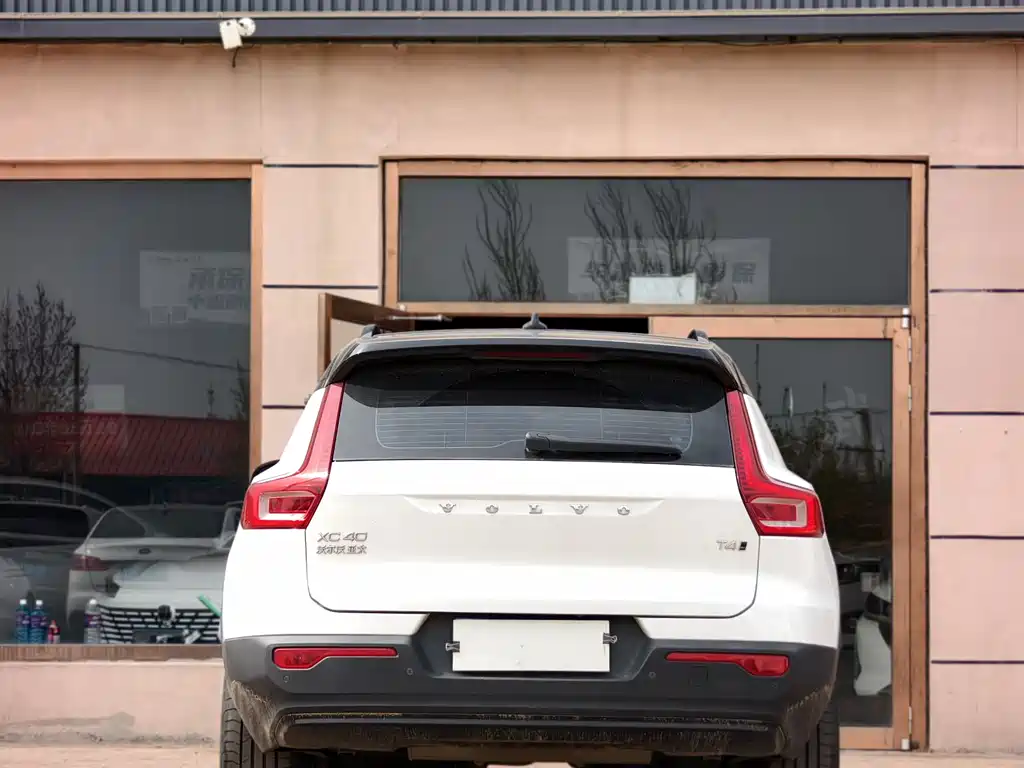 Volvo XC40 2021 — фото 8